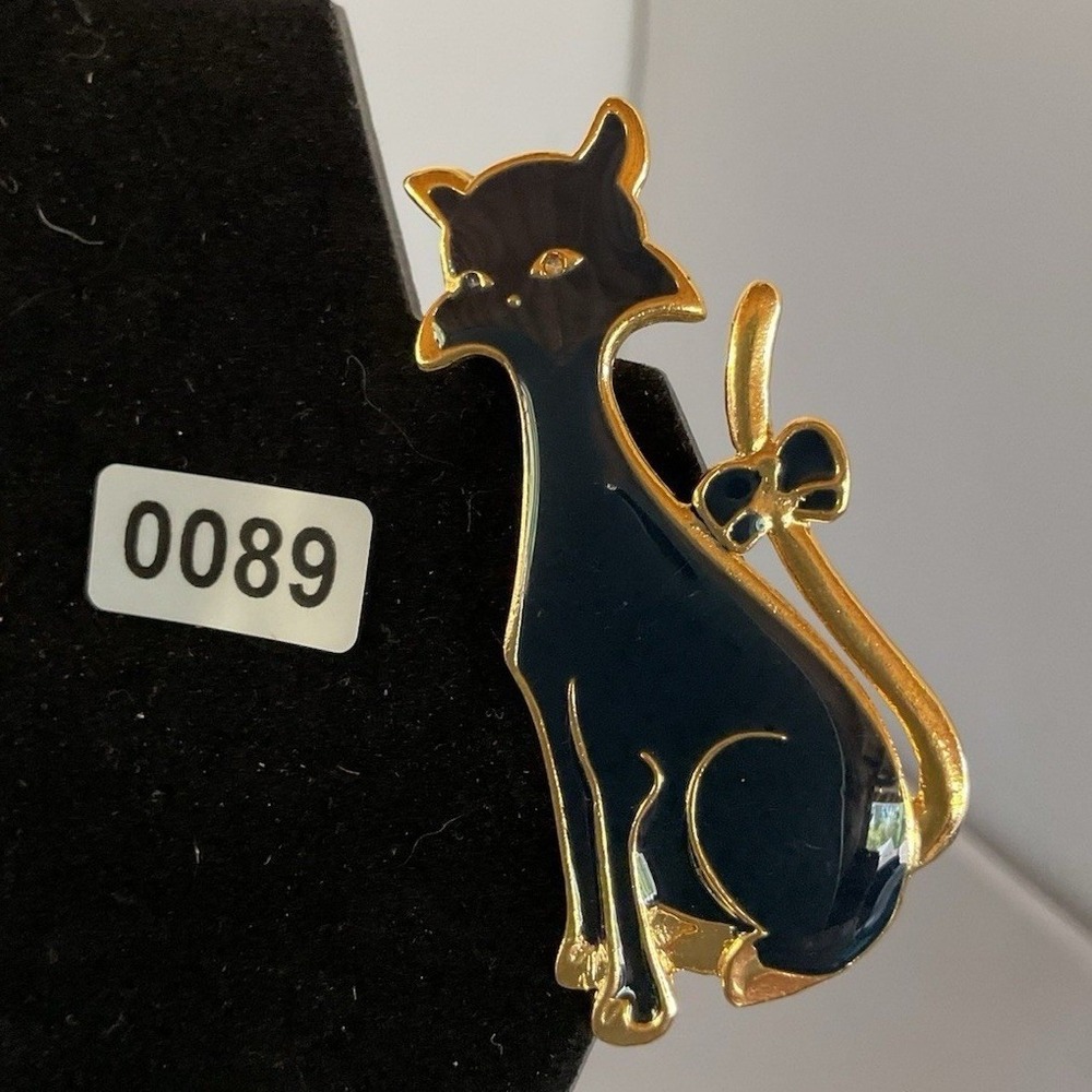 Vintage Black Cat Brooch With Black Enamel And Gold Tone